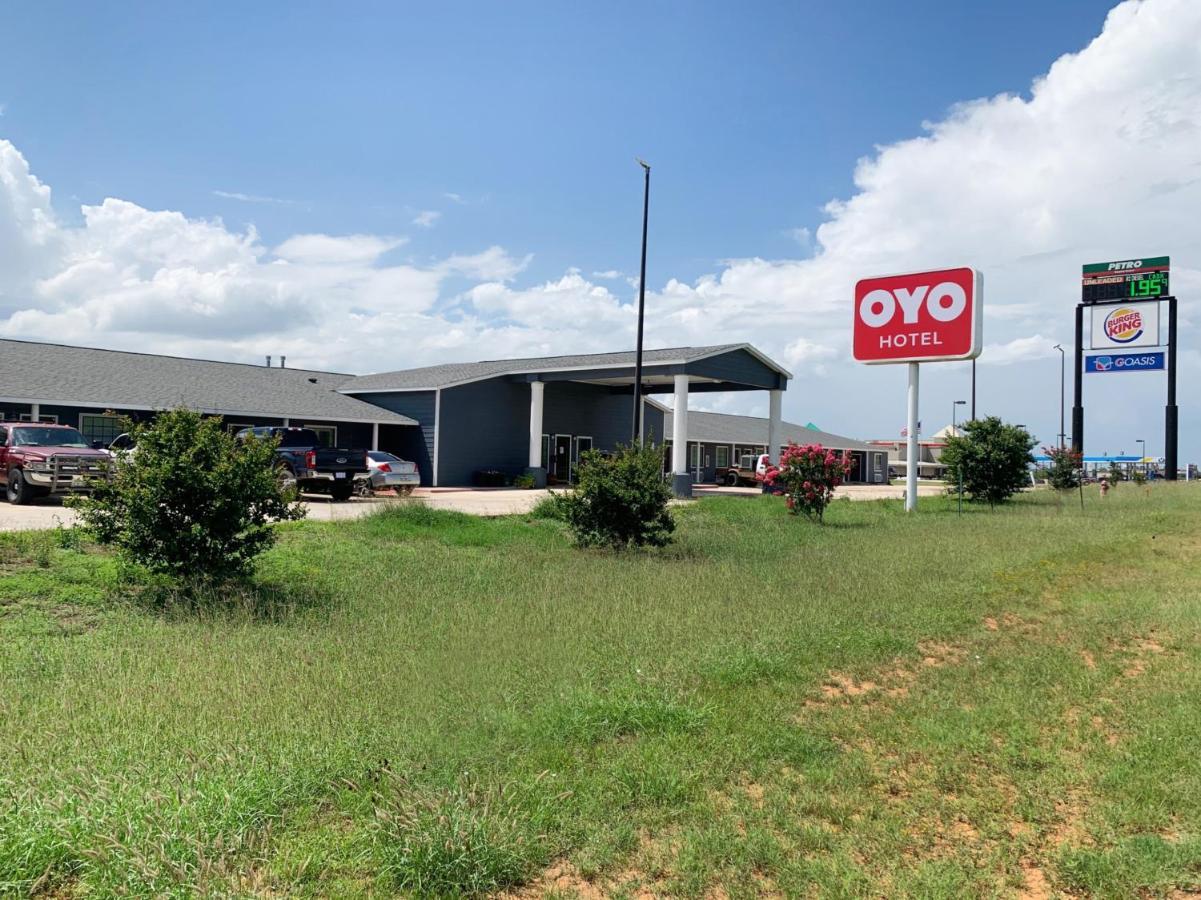 Oyo Hotel Pearsall I-35 West エクステリア 写真