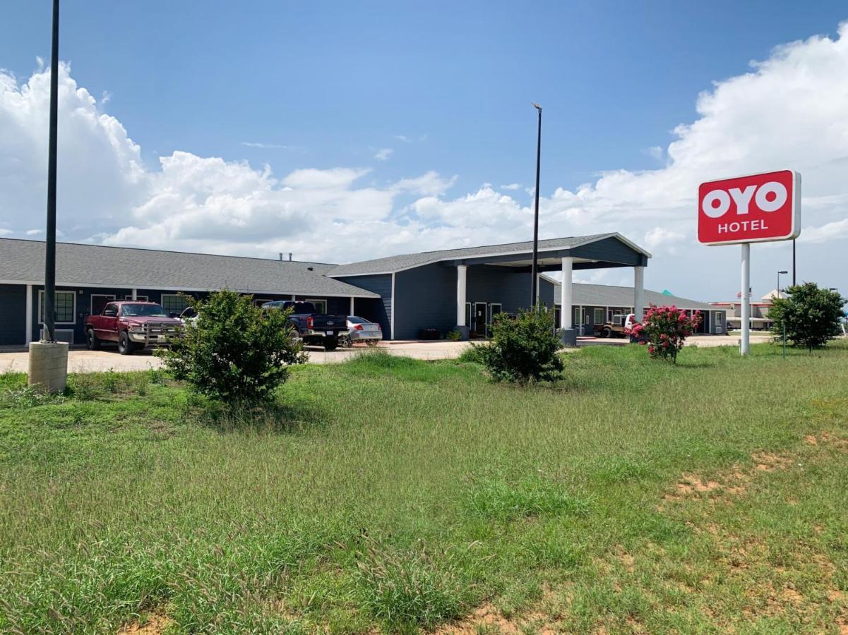 Oyo Hotel Pearsall I-35 West エクステリア 写真