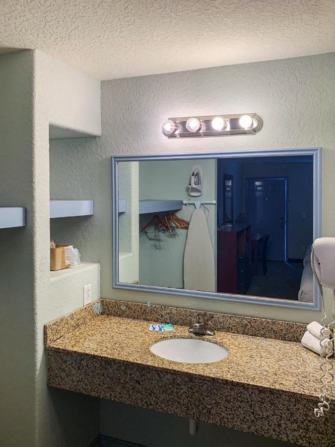 Oyo Hotel Pearsall I-35 West エクステリア 写真