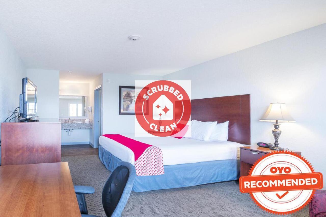 Oyo Hotel Pearsall I-35 West エクステリア 写真