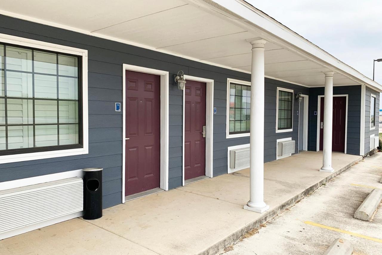 Oyo Hotel Pearsall I-35 West エクステリア 写真