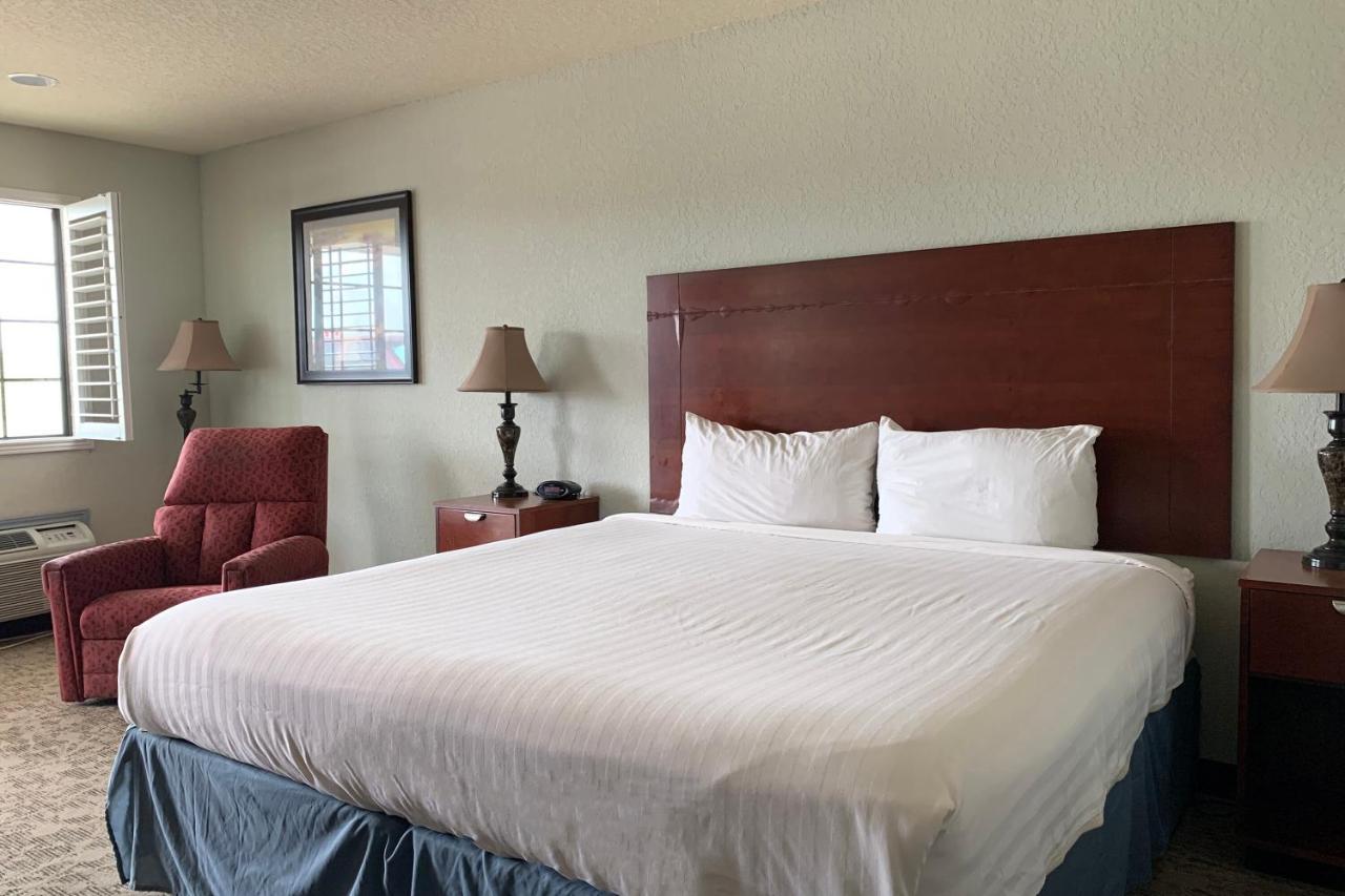 Oyo Hotel Pearsall I-35 West エクステリア 写真