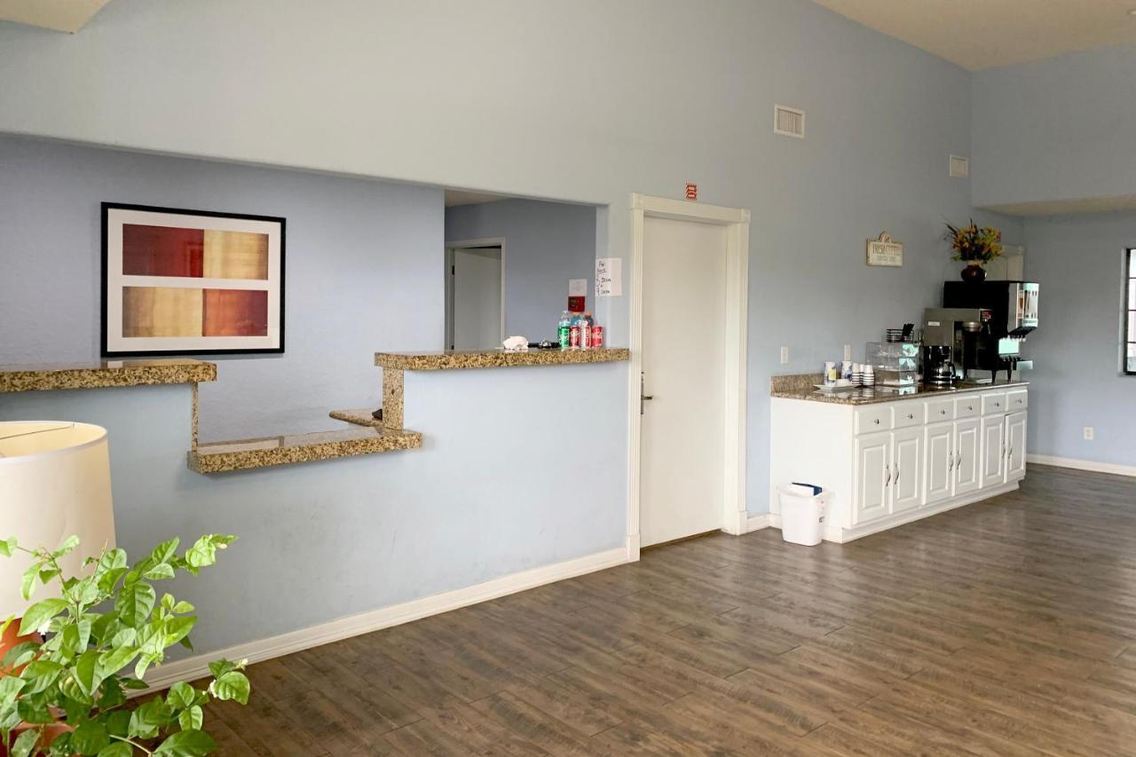 Oyo Hotel Pearsall I-35 West エクステリア 写真