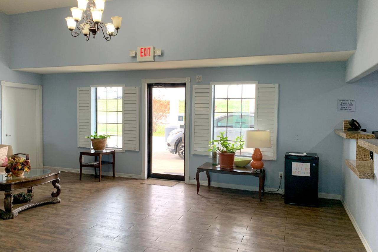 Oyo Hotel Pearsall I-35 West エクステリア 写真