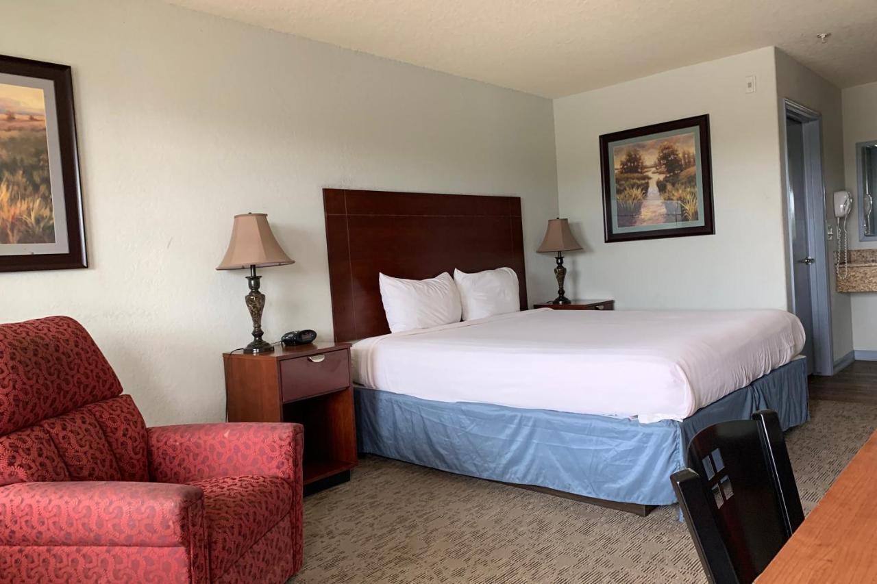 Oyo Hotel Pearsall I-35 West エクステリア 写真
