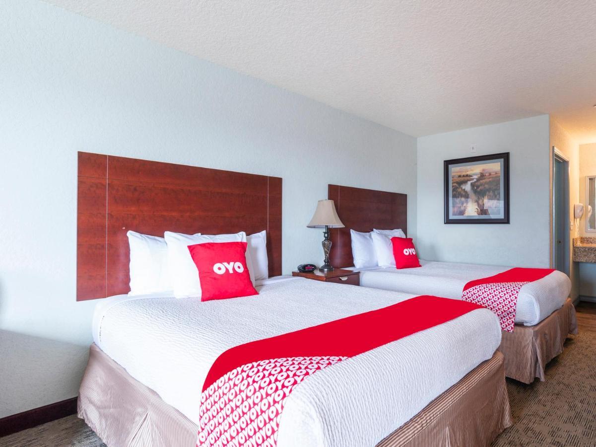 Oyo Hotel Pearsall I-35 West エクステリア 写真