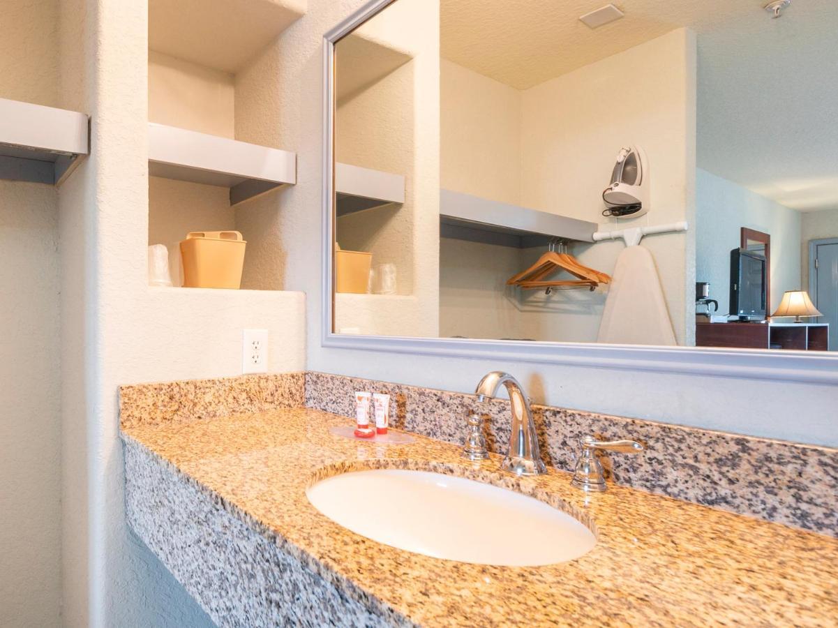 Oyo Hotel Pearsall I-35 West エクステリア 写真