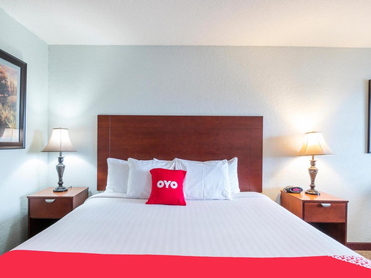 Oyo Hotel Pearsall I-35 West エクステリア 写真