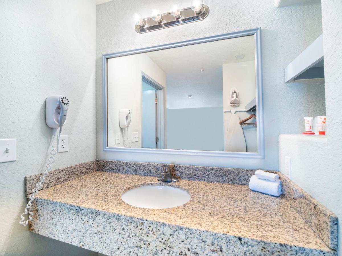 Oyo Hotel Pearsall I-35 West エクステリア 写真