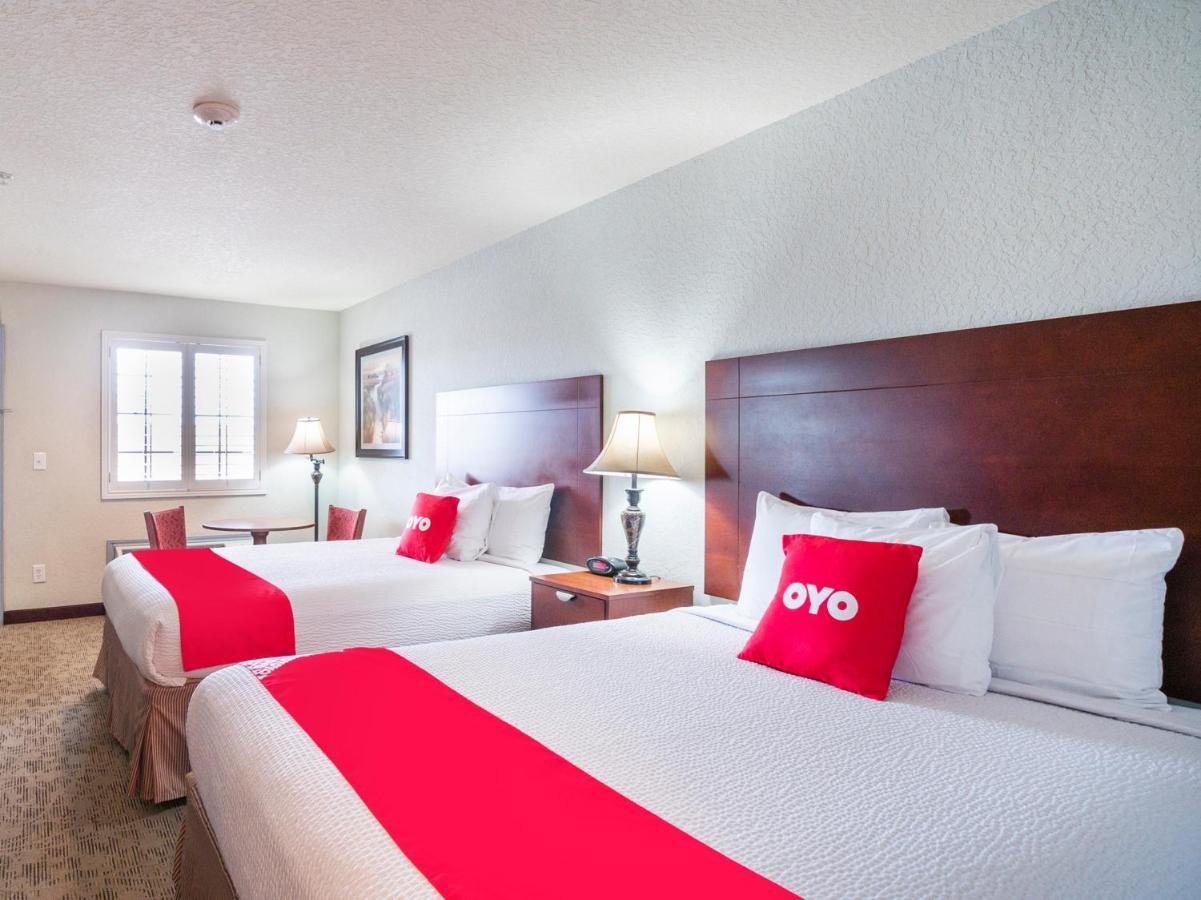 Oyo Hotel Pearsall I-35 West エクステリア 写真