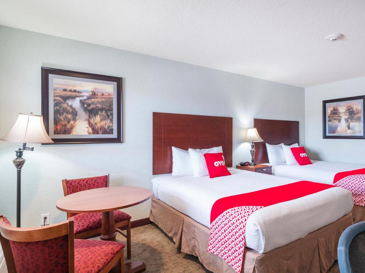 Oyo Hotel Pearsall I-35 West エクステリア 写真