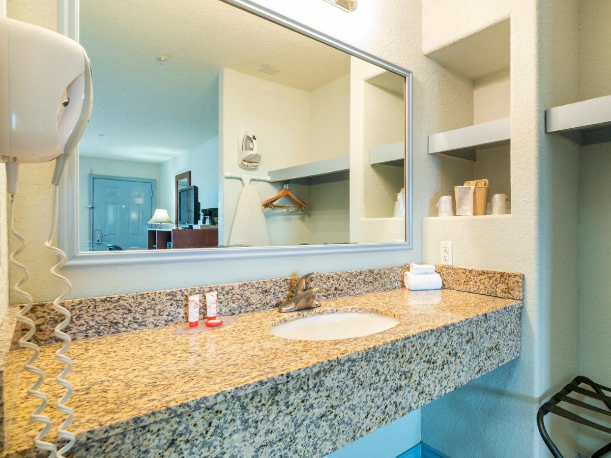 Oyo Hotel Pearsall I-35 West エクステリア 写真