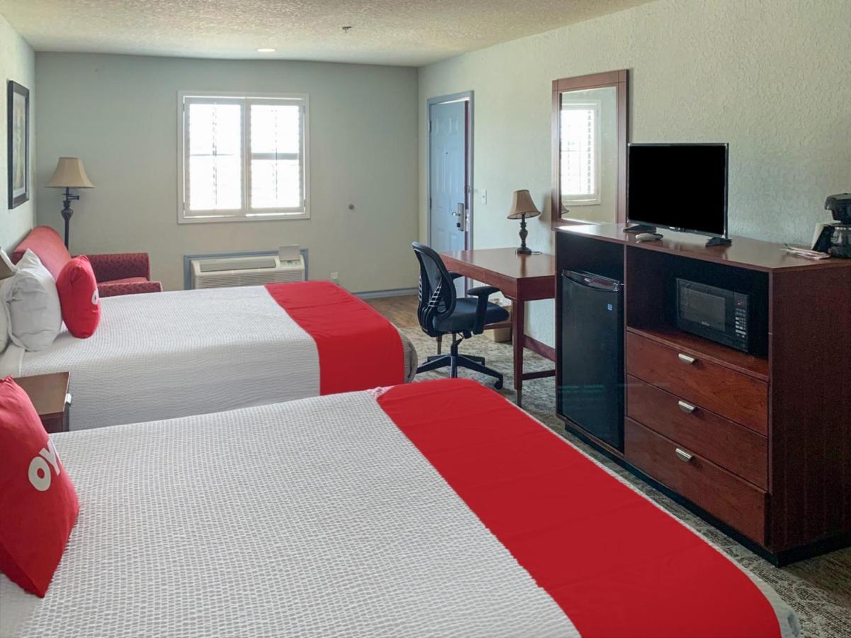 Oyo Hotel Pearsall I-35 West エクステリア 写真